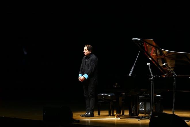 Say'�n Truva Sonat�, 40 dakikal�k ve 10 b�l�ml�k bir piyano sonat�ndan olu�uyor.