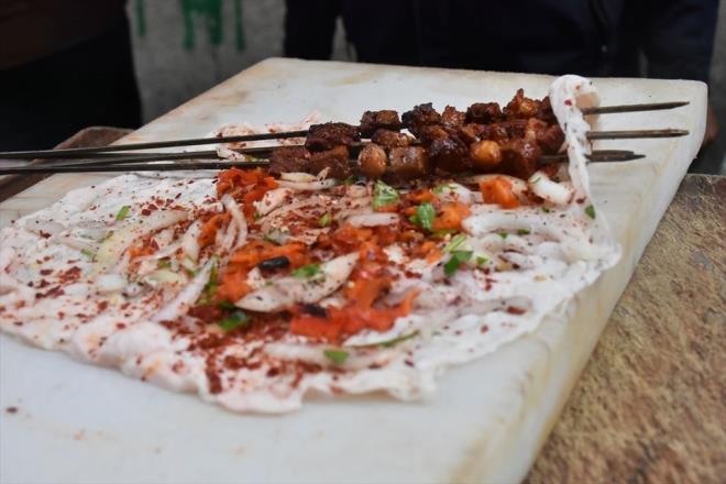 Kentte tescil i�in ba�vuru yap�lan say�l� �r�n aras�nda yer alan perde ci�eri, haz�rlanmas� zahmetli olmas� nedeniyle sipari� �zerine yap�l�yor.