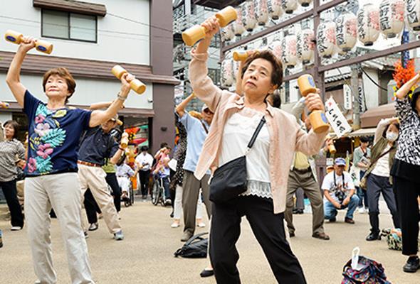 te yandan 65 ya st nfusu en fazla lke olan Japonya, ayn zamanda 65 ya st en fazla alana sahip lke konumunda. 127 milyon nfusa sahip lkede 65 ya st alan says 26.5 milyonu buluyor.