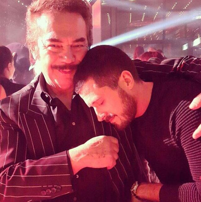 Yine dizi seti iin Elmal'da adeta yeni bir kasaba ina edilmiti. Dizinin ekimlerinde karakol olarak kullanlan eski binaya 100 kiilik yatakhane, yemekhane ve eitim alanlar yaplmt. te yandan ekimlerde kullanlmas iin askeri aralar, helikopter ve askeri tehizatlar temin edilmiti