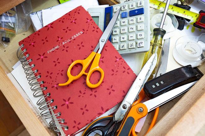 Bir vr zvr ekmeceniz olsun. Burada piller, yaptrclar, bantlar vb. ufak tefek eyler bulunsun. Hepsini ayn ayr yerlere koymaktansa dankl toplam olursunuz.