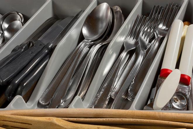 ekmecelerinizin iini dzenlemek iin verev ekilli dzenleyicilerden yararlann. eklinin verev olmas Size daha fazla alan kullanma esneklii salar. Bu dzenleyicileri satn alabileceiniz gibi birka para tahtayla kendiniz de yapabilirsiniz.