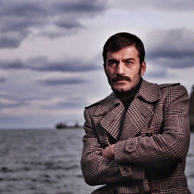 Film; izleyenlerin uzun zamandr bir kabaday rolyle beyazperdede grmek istedikleri oyuncunun, cezaevinden k sahnesiyle balayacak.