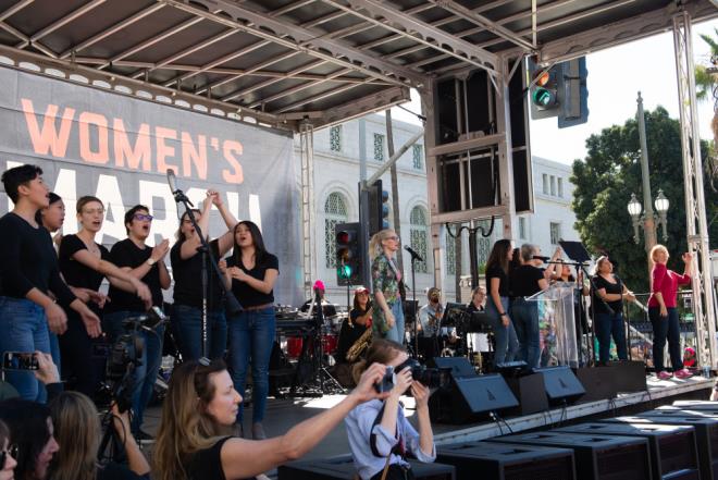 Garcetti getiimiz yl Los Angeles&#8217;n tm ulusa rnek olacak bir yol izlediini anlatarak hali hazrda Los Angeles Belediyesi bnyesinde servis veren komisyonlarda ounluun kadnlar tarafndan olutuunu, Su ve Enerji Departmann, Havaalann, Los Angeles Polis Departmann kadnlar tarafndan ynetildiini aklayan Garcetti, zel sektrnde bu konuda aktif olmasn istedi.