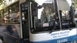 Amasya'da yaanan bir olayda, bir vatanda, belediyeye bavurarak,    - 65 ya st vatandalar iin toplu ulamda kullanmak zere ayr bir kart tahsisi yaplmas,