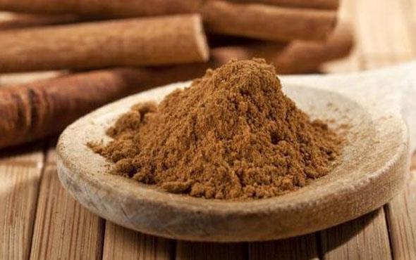 Baharatlarn btn olarak kullanlmas ve toz tarnn kullanlmamas gerektiine dikkat eken Prof. Dr. Yeilada, toz halindeki baharatlarda sahtekarlk yapldn belirtti. Yeilada, &#8220;Krmz biberlere kiremit tozu, karabibere kurum koyuluyor.