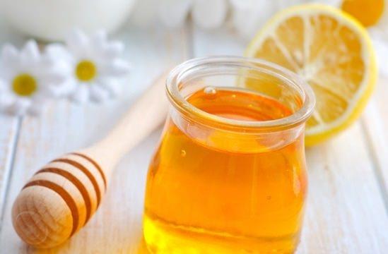 Bal:<br>    Bir miktar iek baln elinizle yznze srp, yarm saat boyunca bekletin. Ardndan lk su ile durulayn. Bal cildinizin przsz olasn salayacak.