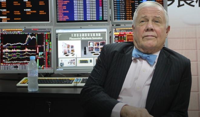 KRZDE PARAYI NEYE YATIRMALI: Peki bu yaklaan krizde neye yatrm yapmak gerekiyor? Bu konuda Rogers kendisinin izledii rotay da aklad. 2010 ylndan bu yana ciddi bir alm yapmadn aklayan Rogers, yeni almlar iin frsat kolladn syledi.