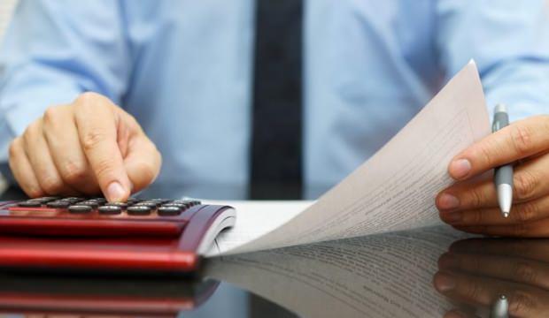 TAVANI AAN TUTARIN VERGS ADE EDLMEYECEK    Kdem tazminat tavan alt ayda bir ykseltiliyor. demenin yapld tarihteki kdem tazminat tavann amayan sz konusu tazminat tutarlar iin denen vergiler iade edilecek. Aan tutarlarn vergisi ise iade edilmeyecek.    rnein geen yln ocak aynda iten ayrlan bir kiiye on yllk hizmetinin karl olarak 60 bin lira tazminat denmise, o tarihteki 5.001 TL'lik tavan dikkate alnarak 50 bin 10 TL'ye kadar olan tutar iin denen vergi iade edilecek.          Basn i kolunda alanlar iin ise 24 aylk brt crete kadar olan tazminatlar iin denen vergiler iade edilecek.