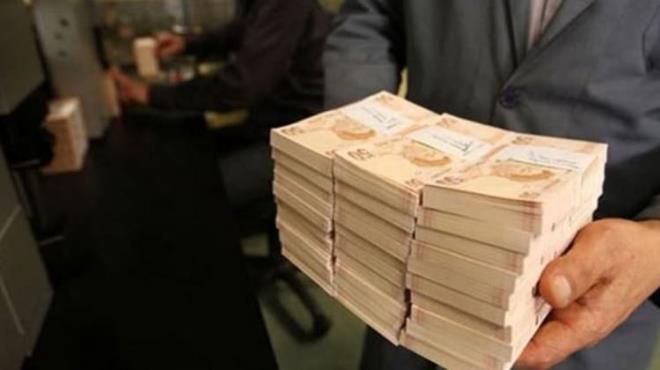 DAVA AANLAR KAZANDI      Geen yl kanun deitirilirken, sadece kamudaki 4/b ve 4/c'liler iin daha nce kesilen vergilerin iadesi ngrld. zel sektr alanlarna gemie dnk iadeye ilikin bir hkm konulmad.    nceki yllarda ikale veya sonlandrma szlemeleri kapsamnda denen tazminatn tamam iin gelir vergisi deyenlerin at davalar Maliye Bakanl aleyhine sonulanmaya balad. Maliye hem vergi iadesi, hem de mahkeme masraflaryla kar karya kald.    GERYE DNK VERG ADES    Geen hafta cuma gecesi sabaha kar TBMM'de kabul edilen torba kanunla, geriye dnk vergi iadesine olanak saland.