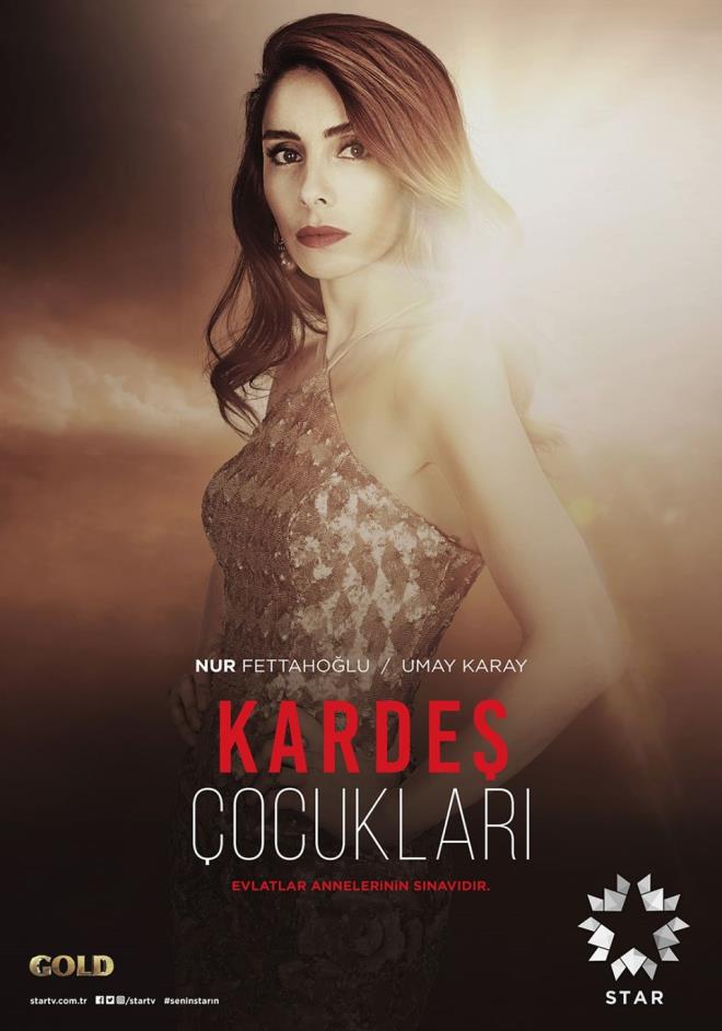 UMAY KARAY- NUR FETTAHOLU  <br>  Kaderine ocuk yata meydan okumu, doduu hayat arkasna bakmadan terk edip, kendine bambaka bir hayat kurmutur. Gzellik ve cesaretten ald gc, gen yata yapt &#8216;&#8217;baarl&#8217;&#8217; bir evlilikle talandrp; kendini prltl bir marka haline getirmiken, gemiini yllar sonra kanl canl karsnda bulmak Umay Karay iin, marka deerinin dmesinden baka bir ey deildir.