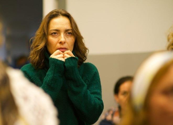 KONUSU <br>    Hayalleri ve hayatlar birbirinden bambaka olan iki anne; mran (Aya Bingl) ve Umay (Nur Fettaholu). mran ve kz Hayat, kk bir kyde yaarken, &#8220;Sosyetik gzel&#8217;&#8217; Umay Karay ve kz Hayal, stanbul&#8217;dadr. Hayallerde bile birleemeyecek kadar farkl hayatlar yaayan annelerin yollar, yllar sonra karlanca beklenmedik olaylara neden olur.