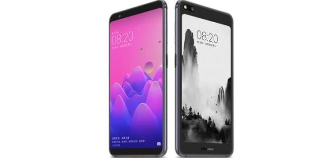 Ancak burada �irketin ayr�ld��� nokta, ikinci ekran�n e-link olarak tercih etmesi. Bildi�iniz gibi e-kitap okuyucular�nda g�rd���m�z e-link ekranlar hem �ok d���kg�� t�ketimi hem de g�z yormayan, ger�ek ka��da yak�n bir deneyim sunuyor