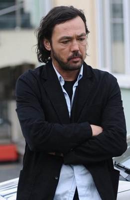 zellikle 2010 - 2013 yllar Arasnda yaynlanan Kant adl dizideki Bakomser Orhan rol ile geni kitlelerce tannmtr. Daha sonra Poyraz Karayel adl dizide Zafer karakterini canlandrmtr. Engin Benli, G Zaman dizisinde Artem karakterini, Muhteem Yzyl Ksem dizisinde Sinan Paa, Koca Koca Yalanlar dizisinde Erdem, Sava dizisinde Kuzgun karakterlerine hayat vermitir.