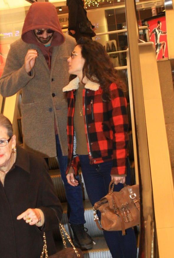 Kle altn almak isteyen Kstendil, o paray zerinde tamad iin maazann ana irketine havale yapmak istedi ama bu giriim baarszlkla sonuland.