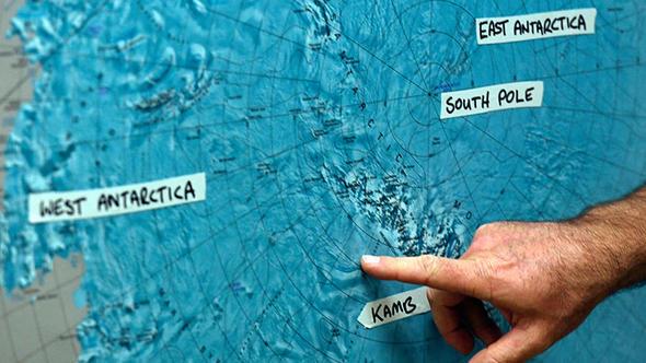 Kefe gre buz altnda byk bir gk ta etkisi ile alm olmas muhtemel dev bir krater bulunuyordu.