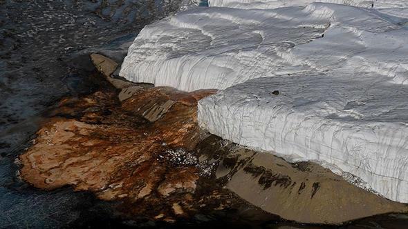 2006 ylnda Ralph von Frese ve Laramie Potts nderliindeki aratrma ekibi kefi, Antarktika'da 482 km geniliindeki bir alanda buz altnda yapt.