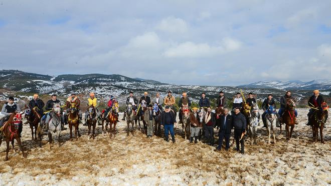 Osmanl dneminde en gzde saray sporu olarak bilinen, askerlerin at stnde antrenman yapmasyla doduuna inanlan, sava ve av sporu olarak da tanmlanan ata sporu cirit, Uak`n krsal kylerinde hala yaatlyor.