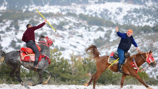 Uzun yllardr oynanan ve gelecek nesillere miras braklmaya allan elenceli oyunda her yatan Uakly grmek mmkn.