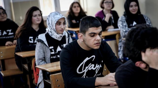 Dier rencilerin Morkoyun`a yardmc olmak iin Braille alfabesini renmeye baladn kaydeden Kaval, zel eitim ihtiyac olan rencilerin herhangi bir engelle karlamadan eitimlerini srdrdklerini vurgulad.