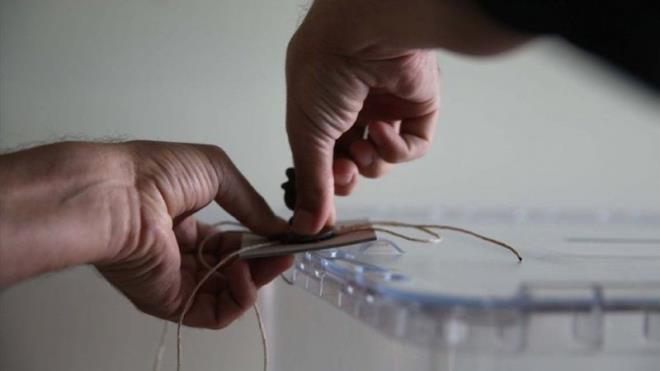 Y PART 2,5 BANDINDA: P'in oylar 2-2,5 bandnda grnyor. Sadece gerginlik ve kutuplama politikas takip eden, siyaset anlayn Meclis'te krs kabadayl yapmaya palayan CHP ise halk nezdinde inandrc bir programa sahip deil.