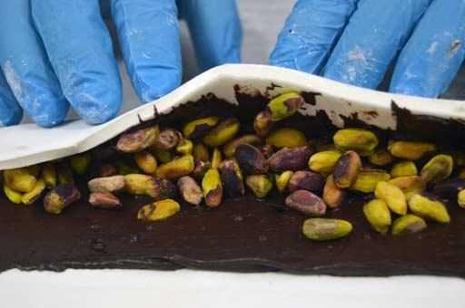 te yandan, Ege hracat Birlikleri'nden (EB) alnan bilgiye gre, 2018 ylnda Afyonkarahisar'daki 5 firma tarafndan yurt dna yaklak 136 bin ton lokum ihracat yaplarak, 600 bin dolar gelir elde edildi.