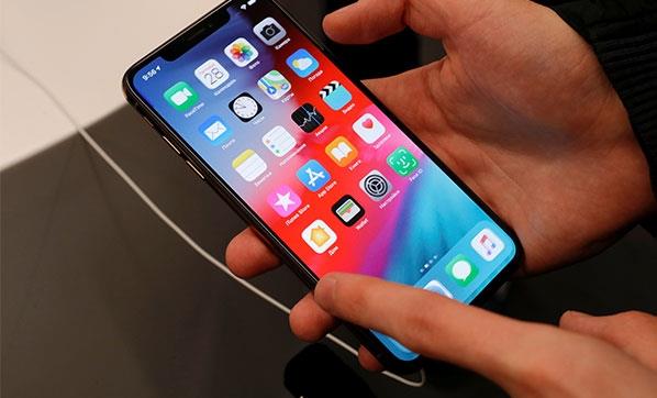 iOS 12.1.3 gncellemesinin hcresel balantlar kopard ortaya kt. Apple'a gncellemeyi indirenlerden gelen ikayetlerin bu ynde artmas nedeniyle ortaya kan hatadan kurtulmann ise maalesef bir yolu yok.