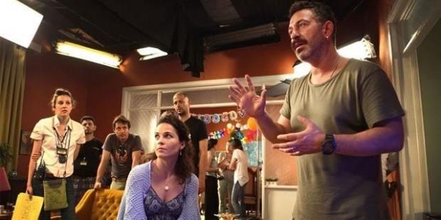 NE OLMUTU?    Yeni filmlerinin ekimlerini tamamlayan ve mart aynda Londra'da prmiyer yapacak gsterisinin hazrlklarna balayan Cem Ylmaz, Twitter'da takipilerinden gelen sorular yantlamt.