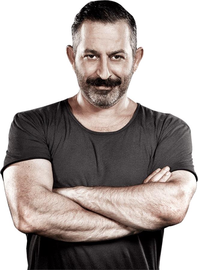 Ylmaz bir takipisinin "Arif v 216'da ark sylenen sahnedeki piyanoyu gzel sanatlar okuyan  renciye balar msn? sorusuna, "O piyanoyu bulamam! Ama bir eyler dnrz sonra yine hatrlat... Bu iler benim iim" yantn vermiti.