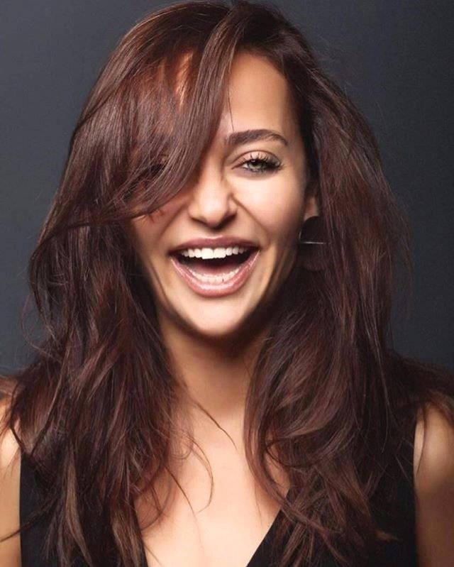 AIR DERECE YANMA OLUTU: nl oyuncu Didem Baln, getiimiz aylarda bir gzellik merkezine giderek yznn daha parlak ve canl durmas iin altn ine denilen bir estetik uygulamas yaptrmak istedi. Merkezde ran'da tp eitimi ald iddia edilen bir doktorla anlaan Baln, ilem sonras herhangi bir yan etki yaamayacann da garantisini ald. Ancak operasyonun yapld gn, gen oyuncunun yz blgesinde ar derece yanma ve ar meydana geldi