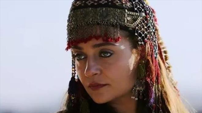 TRT 1 ekranlarnda yaynlanan Dirili Erturul'da Selcan Hatun karakterine hayat veren, getiimiz gnlerde gzellik merkezine giden nl oyuncu Didem Baln'n yznde yaralar kt. Sahte doktor tarafndan tedavi edildiini renen Baln, gzellik merkezi ve doktordan ikayeti oldu.  Getiimiz gnlerde gzellik merkezine giden nl oyuncu Didem Baln'n yznde yaralar kt. Sahte doktor tarafndan tedavi edildiini renen Baln, gzellik merkezi ve doktordan ikayeti oldu.