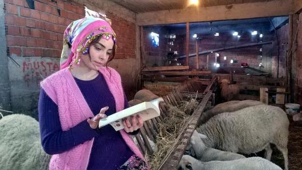 BURSA'nn Keles lesi Akapnar Ky'nde ailesinin engel olmasna ramen kyden kap, liseye kayp yaptran Ayegl elek, okulu bitirip, niversiteyi kazand.