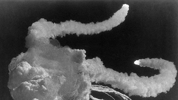 Birbiri ile tutarsz yaplan aklamalar ve olayn stn rtme abalar birok komplo teorisinin de ortaya kmasna sebep oldu.