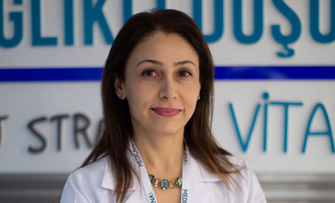 Medicana Bahelievler Hastanesi Dermatoloji Uzman Dr. Yeliz Karakoca, sivilceyi skmann durumu daha da ktletireceine dikkat ekiyor ve uygunsuz kozmetik rnler kullanmaktan kanmak gerektiini belirterek unlar dile getiriyor;
