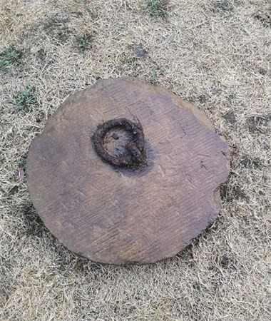 Daha sonra bu yapnn iine girdi ve olayn evrelerini sosyal medyadaki arkadalaryla paylat.