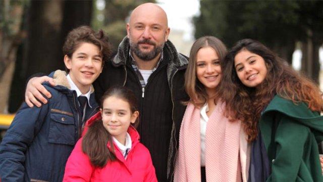 Kanal D'nin, Med Yapm-MF Yapm imzal, Bir Litre Gzya dizisinin kadrosuna Trk Turan ve Ogeday Giriken, dahil oldu. Bir Litre Gzya, pazar akam yeni blmyle ekrana gelecek.