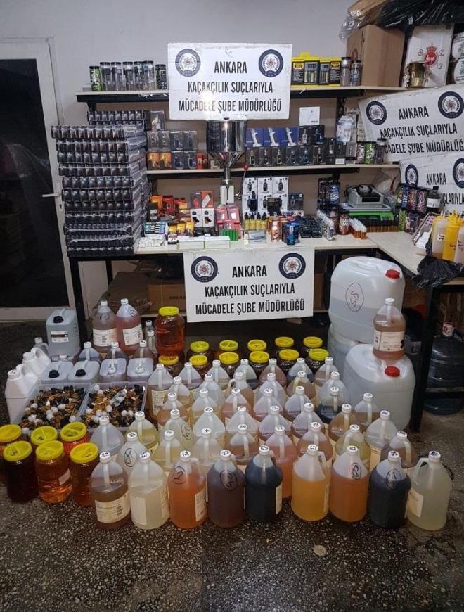 Ankara'nn Etimesgut ilesinde dzenlenen operasyonda, ykl miktarda elektronik sigara kimyasal ele geirildi.