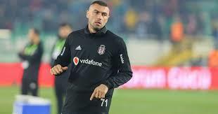 VODAFONE PARK'TA ISLIKLANDI    4072 gn sonra Beikta tribnleri nne kan Burak Ylmaz'a tepki gsterildi. Ma balamadan nce statta ismi anons edilince bir grup taraftar, hcum oyuncusunu slklad.