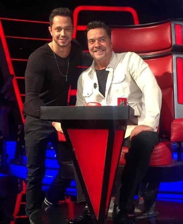 Aslen Diyarbakr'l olan Ferhat ngr, jri yelerini kendine hayran brakt. Yar finalde Turnalar arks ile mkemmel bir performans sergileyen Ferat ngr halkn takdirini kazand .