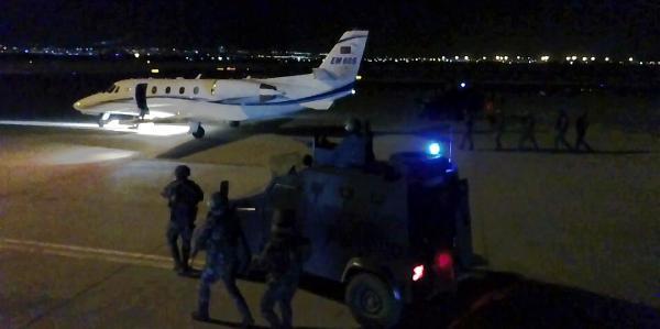 S&#807;u&#776;pheli M.Z.F., S&#807;.D., H.K. ve S.O&#776;. isimli s&#807;ahslar, I&#775;c&#807;is&#807;leri Bakanlg&#774;mzca tahsis edilen o&#776;zel jet uc&#807;ag&#774; ile Erzurum'a getirilmis&#807; olup haklarnda 'uyus&#807;turucu madde ticareti yapmak ve nakletmek' suc&#807;undan yu&#776;ru&#776;tu&#776;len sorus&#807;turma devam etmektedir."