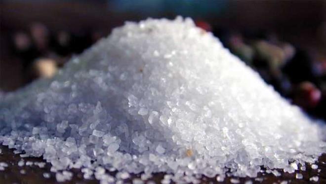 YANLI: Gnde 5 gramdan fazlas zararl    DORU: Kou yapan birininkiyle spor salonunda alan birinin vcutlarndan attklar tuz ayn deildir. Yani her bireyin metabolizmas farkl olduundan dolay terleme ve buna bal olarak tuz kaybetme miktar da farkldr.