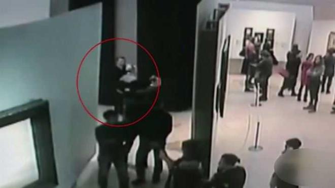 31 yandaki phelinin Aralk 2018'de uyuturucular ile yakalandn; mahkemesinin srdn ve yurtdna k yasann bulunduu belirtildi.