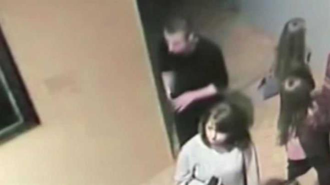 Polis yetkilileri, gvenlik kameralarndan tespit edilen phelinin ksa sre sonra yakalandn; phelinin tabloyu yapm sren bir binaya sakladn sylediini; polisin belirtilen adreste tabloyu bulduunu yazd.