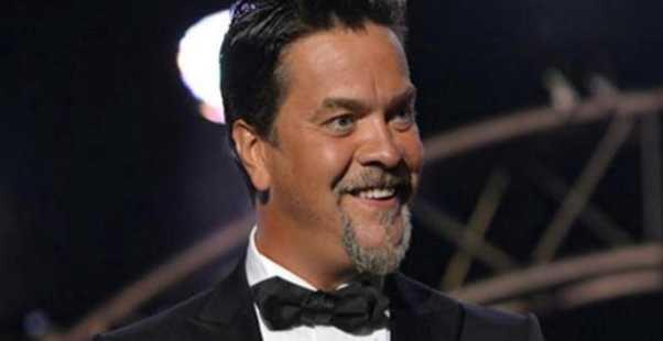 O Ses Trkiye jri yesi olan Beyazt ztrk sevenlerine mjdeli haberi verdi. ztrk, sevilen program Beyaz Show'un 20 Nisan'da Almanya'da balayacan duyurdu.