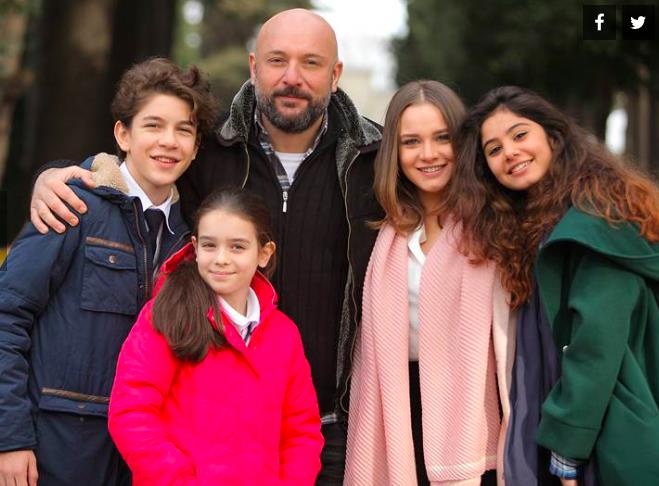 3 haftalk sezon arasndan sonra yayn hayatna yeniden balayan Kanal D'nin dizisi Bir Litre Gzya'nda yaanan deiiklikler seyirciyi ok etti. Bir trl beklenilen reyting baarsn gsteremeyen dizi iin erken final yapacan iddia edilmiti.