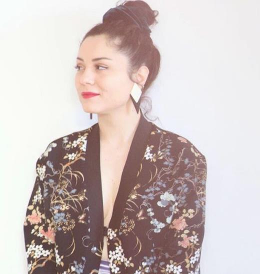 Kbrs'ta verdii konserlerinde pop, caz ve alternatif mzie yer veren Ltfiye zipek, Trkiye'de kendi sz ve bestelerinden oluan albm iin almalarn srdryor.