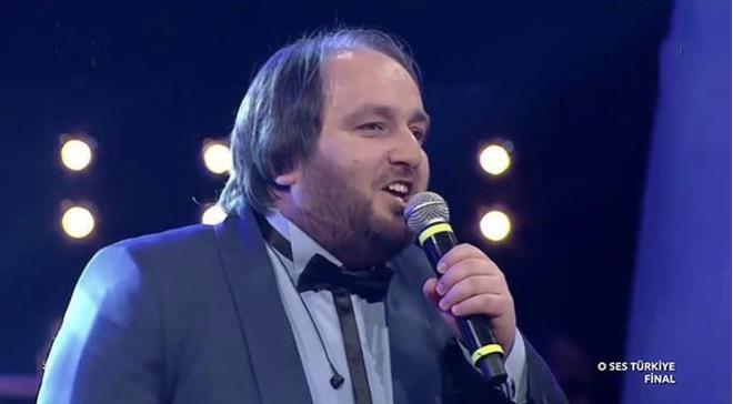 HASAN DORU: O Ses Trkiye 3. sezonunda jri deiikliine gidilerek Mustafa Sandal ve Hlya Avar'n yerine Gkhan zouz ile Ebru Gnde gelmiti. O Ses Trkiye 2014 finaline kalan 4 isim de Gkhan zouz takmndan kmt. O Ses Trkiye 3. sezon ampiyonu Hasan Doru olmutu.