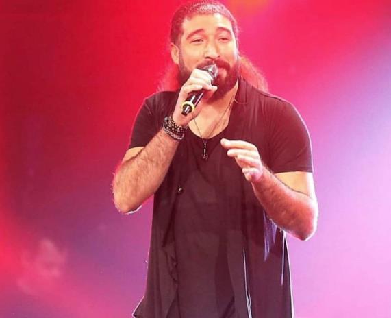 FERAT NGR: O Ses Trkiye 8. sezonunda ise jri deiikliine gidilerek Beyaz ile Seda Sayan getirildi.