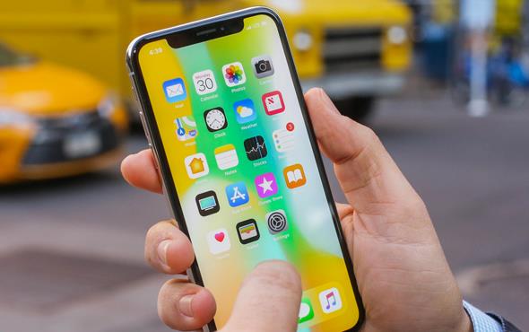 Getiimiz aylarda iPhone'a gelen 12.1 gncellemesinin ardndan srekli hata ile karlaan kullanclar, gelen dzeltme gncellemerinin de ayr hatalar ortaya karmas sebebiyle lgna dnmt. Son olarak 12.1.3 gncellemesini 'hata dzeltmeleri' diyerek paylaan iPhone, yeni bir gvenlik ayla adeta ok etkisi yaratt.