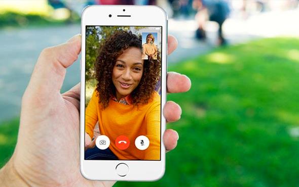 iPhone kullanclarnn belki de en sevdii uygulama olan FaceTime hakknda gvenlik a fark edildi. Karlkl grntl konuma uygulamas olan FaceTime'da iPad veya iPhone ile arama gerekletirdiinizde, kar tarafta iOS 12.1&#8217;li bir cihaza sahipse, aramanz cevaplamad halde onu dinleyebildiiniz fark edildi.